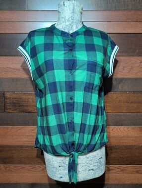 No Boundaries Green & Navy Plaid Tie-Front Cap Sleeve Top